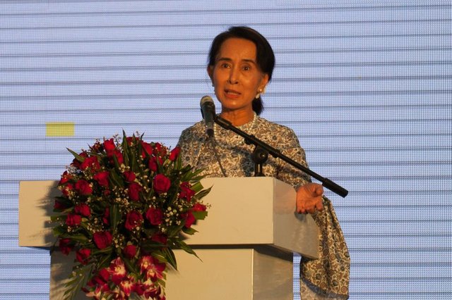 Aung_San_Suu_Kyi_at_the_Suu_Foundation_Launch_(13037737374).jpg