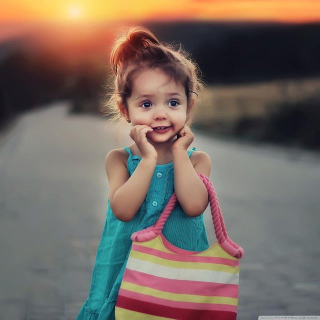 cute_stylish_child_girl-wallpaper-2048x2048.jpg