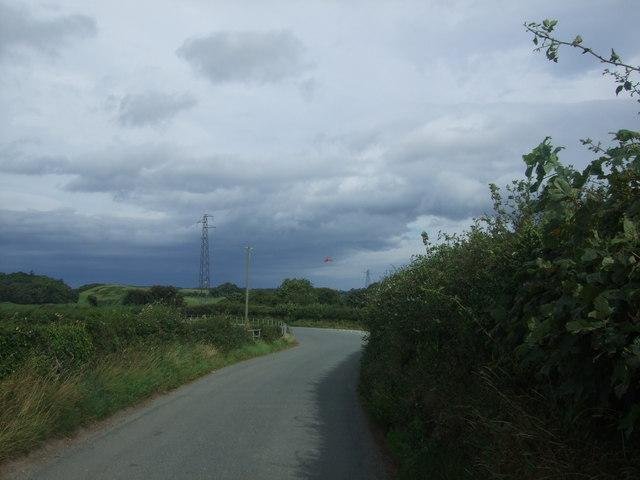 The_helicopter_approaches_the_power_lines_near_Rhyd_-_Ifan_Farm_-_geograph.org.uk_-_1449608.jpg