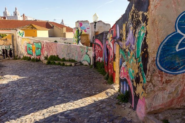 75 Street Art In Lisbon DSC07136.jpg