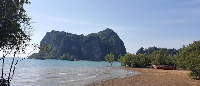 Railay beach in thiland 4.JPG