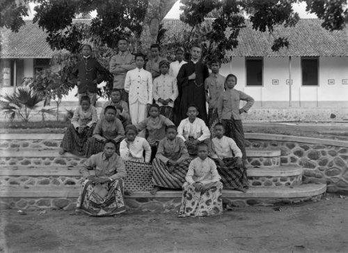 Zending School in Java, 1880. Stoop..jpg