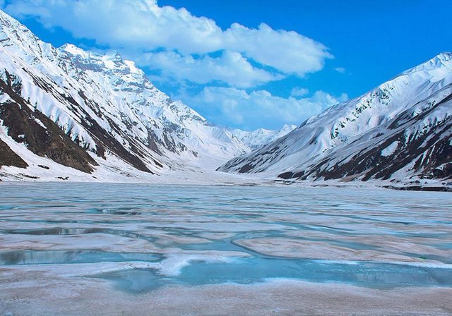 The_Frozen_Saif_Ul_Malook_Lake.jpg