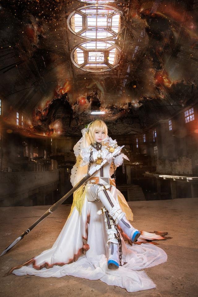 Armed-Busty-NeroClaudius-Cosplay-8.jpg