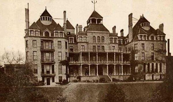 most-haunted-hotels-20-photos-2.jpg