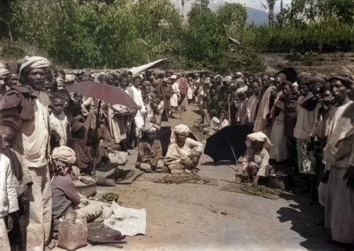 Pasar di Payakumbuh, 1880. Stoop. II. Colorized..jpg