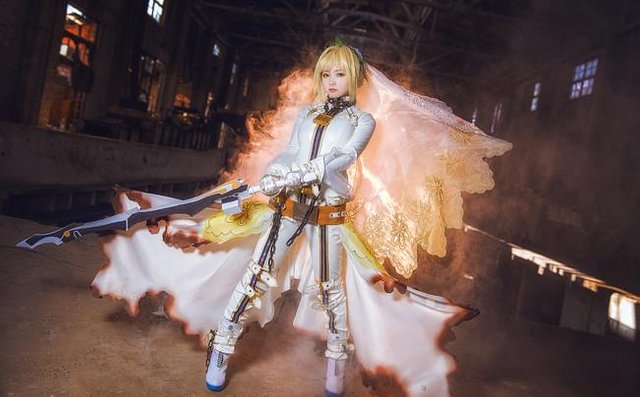 Armed-Busty-NeroClaudius-Cosplay-7.jpg