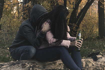 female-alcoholism-2847443_640.png
