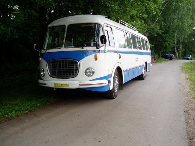 opravený historický autobus, se kterým jsme jeli na výlet.JPG