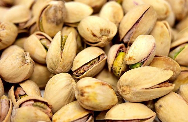 pistachios-3223610__480.jpg