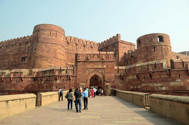 01 Agra Fort Lahore Amar Singh Gate.jpg