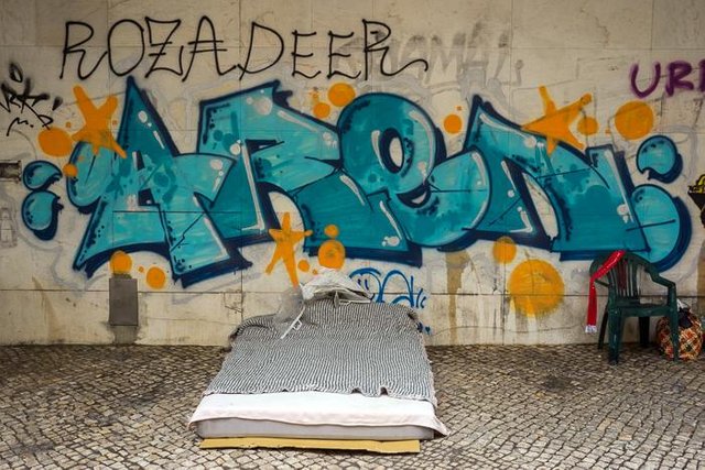 60 Street Art In Lisbon DSC01728.jpg