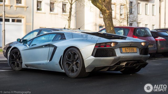 lamborghini-aventador-lp700-4-c953806012016175612_3.jpg