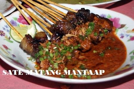 1224_Satu_porsi_sate_matang_lengkap_dengan_bumbu_kacang_yang_menggugah_selera.jpg