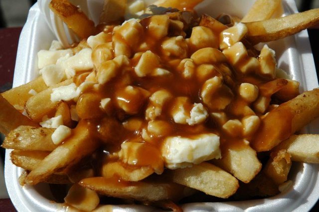 Food_Poutine_Closeup-828x552.jpg