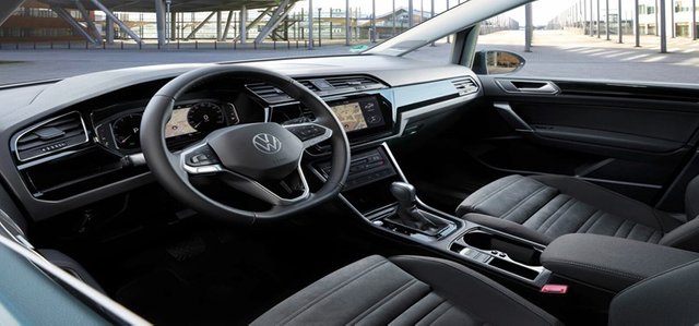 3 Volkswagen Touran Interior and Features