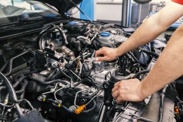 Engine-Repair-Services-600x400