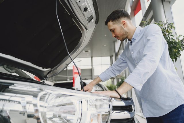 handsome-elegant-man-car-salon (2)