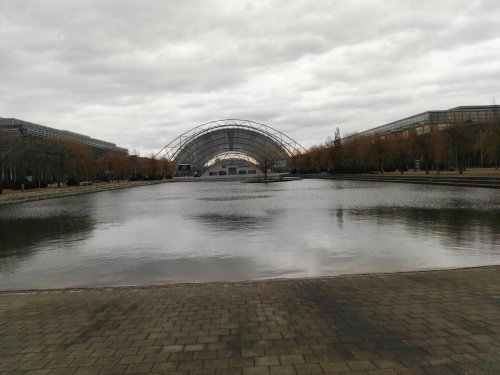 Blick zurück auf die Messehallen