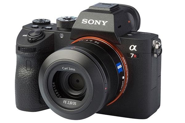 Sony-A7R3-product-1_0.jpg