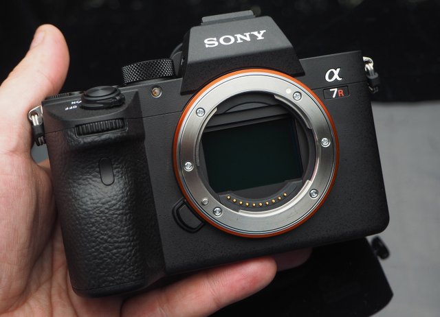 highres-Sony-Alpha-A7R-III-Hands-on-2_1508970960.jpg