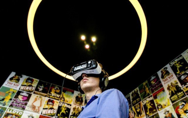 A-man-wears-headphones-and-VR-glasses-to-watch-films-at-the-Virtual-Reality-cinema-in-Amsterdam-640x401.jpg