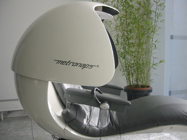 EnergyPod-Napping-Chair-by-MetroNaps-03.jpg