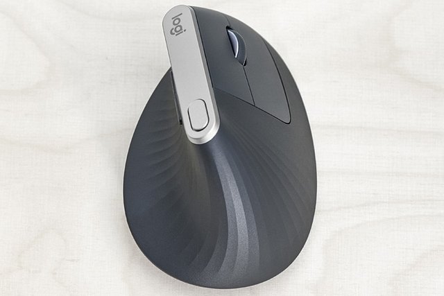 Logitech-MX-Vertical-Mouse-1.jpg