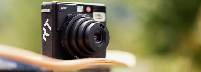 leica-sofort-instant-camera-black-designboom-1800.jpg