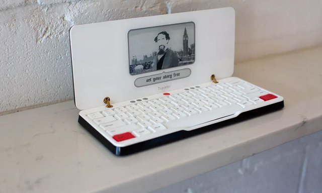 Traveler-Is-a-Distraction-Free-Writing-Device-1.jpg