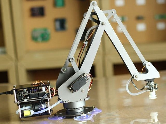 uarm-4-degrees-of-freedom-robotic-metal-arm-2_EqSwqoUf91.jpg