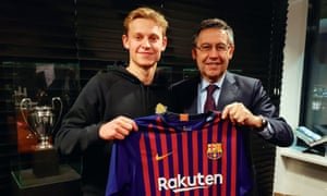 Hasil gambar untuk FC Barcelona signed Frenkie de Jong