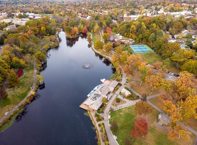 colonphoto-com-010-foliage-autumn-season-Verona-Park-in-New-Jersey-20191025-DJI-0821