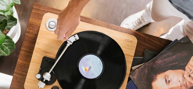 lifestyle-slider-stir_it_up_turntable-03.jpg