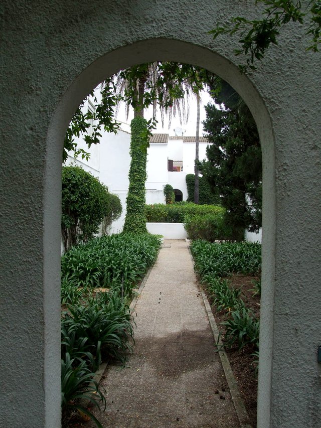Gate