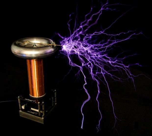 HOW TESLA COIL MAKES LIGHTNING AND PLAYS MUSIC