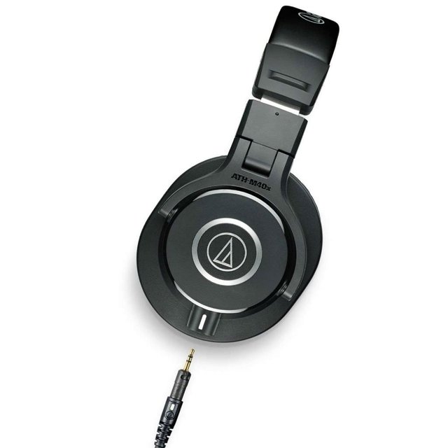 Audio-Technica-ATH-M40X-Studio-Headphones-2_2000x.jpg