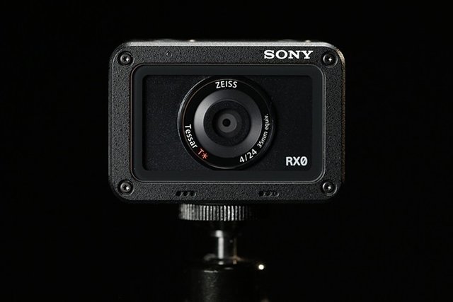 sony-cybershot-rx0-2.jpg