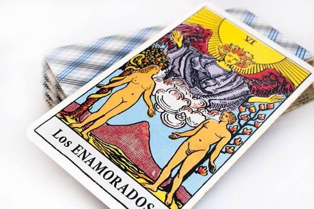 Bói bài Tarot tình yêu cho người độc thân đối với lá The Lovers thấy được sự trọn vẹn