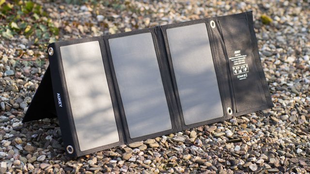 AUKEY-PB-P4-21W-Solar-Ladegerät-im-Test-8-1024x576.jpg