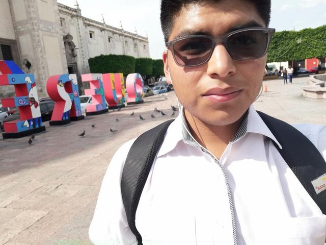 Selfie con fondo letras de Querétaro