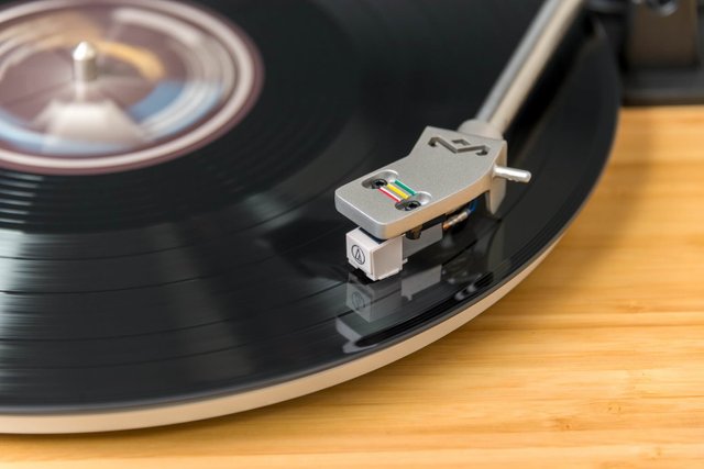 marley-turntable-playrecord-1500x1001.jpg