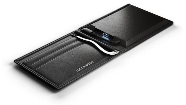 Lucca-Bozzi-Solar-Charging-Wallet-04.jpg