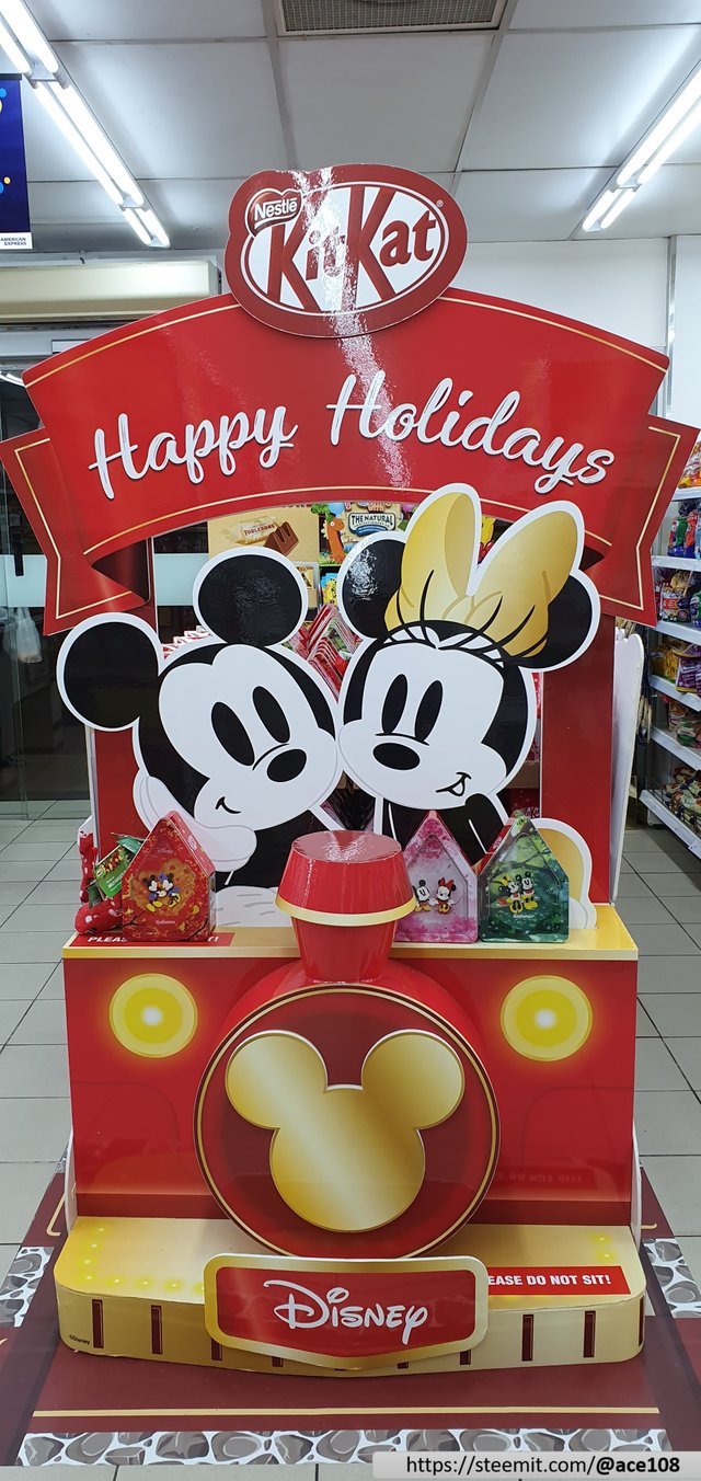 Mickey and Minnie KitKat