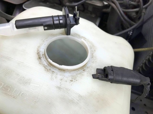 DIY - Replacing Washer Fluid Level Sensor on 80s and 90s BMWs E30