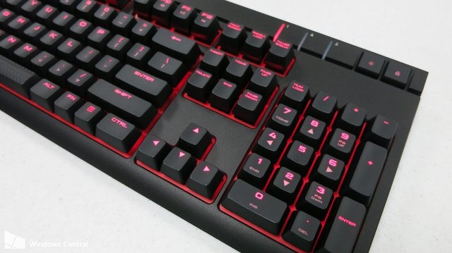 Corsair-STRAFE-Mechanical-Keyboard-photo-right-side.jpg