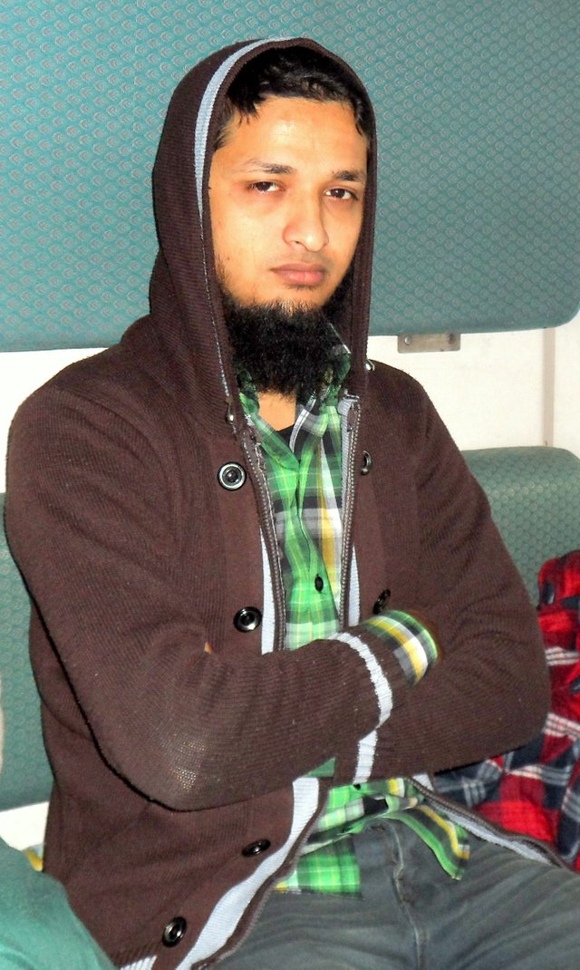 Abdul Moiz khanzada on train