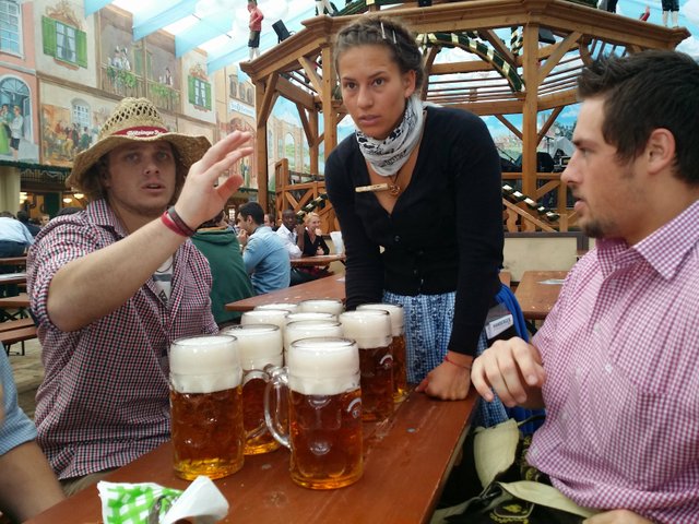 These are strongest women I've ever seen, they carry all the bier to the table at once!