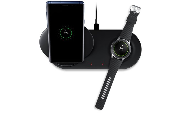 06_ACCESSORIES_07_Wireless-charger-duo_1440-FB.jpg