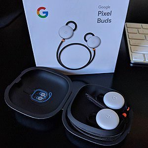 300px-Pixel_Buds_in_charging_case_with_product_box.jpg